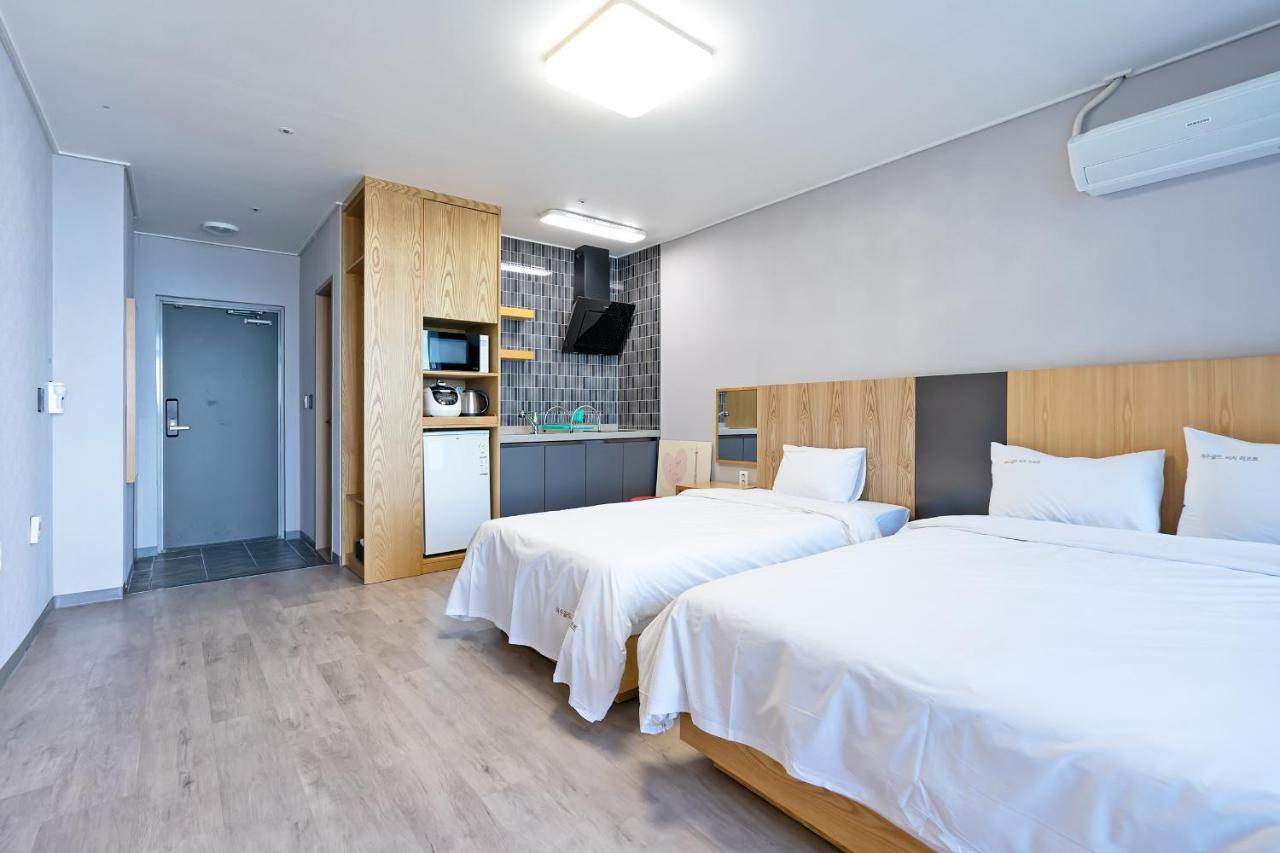 Gold Beach Resort Yeosu Buitenkant foto