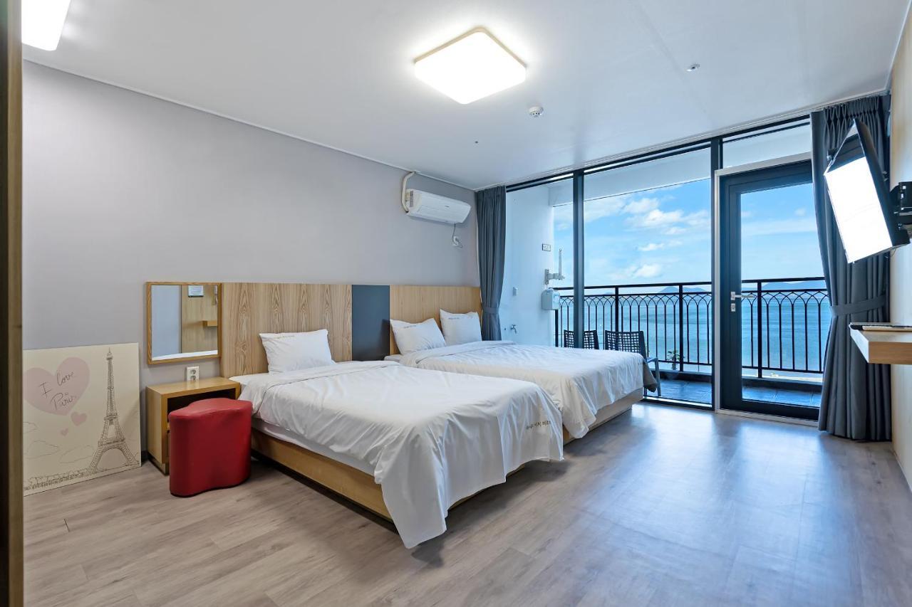 Gold Beach Resort Yeosu Buitenkant foto