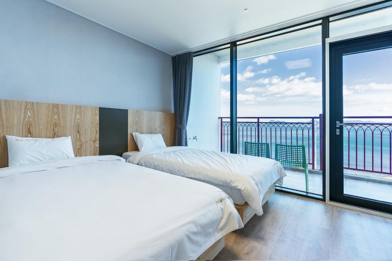 Gold Beach Resort Yeosu Buitenkant foto