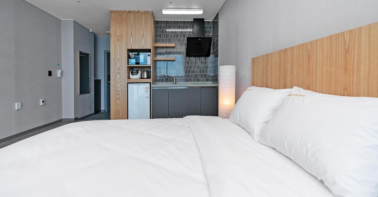 Gold Beach Resort Yeosu Buitenkant foto