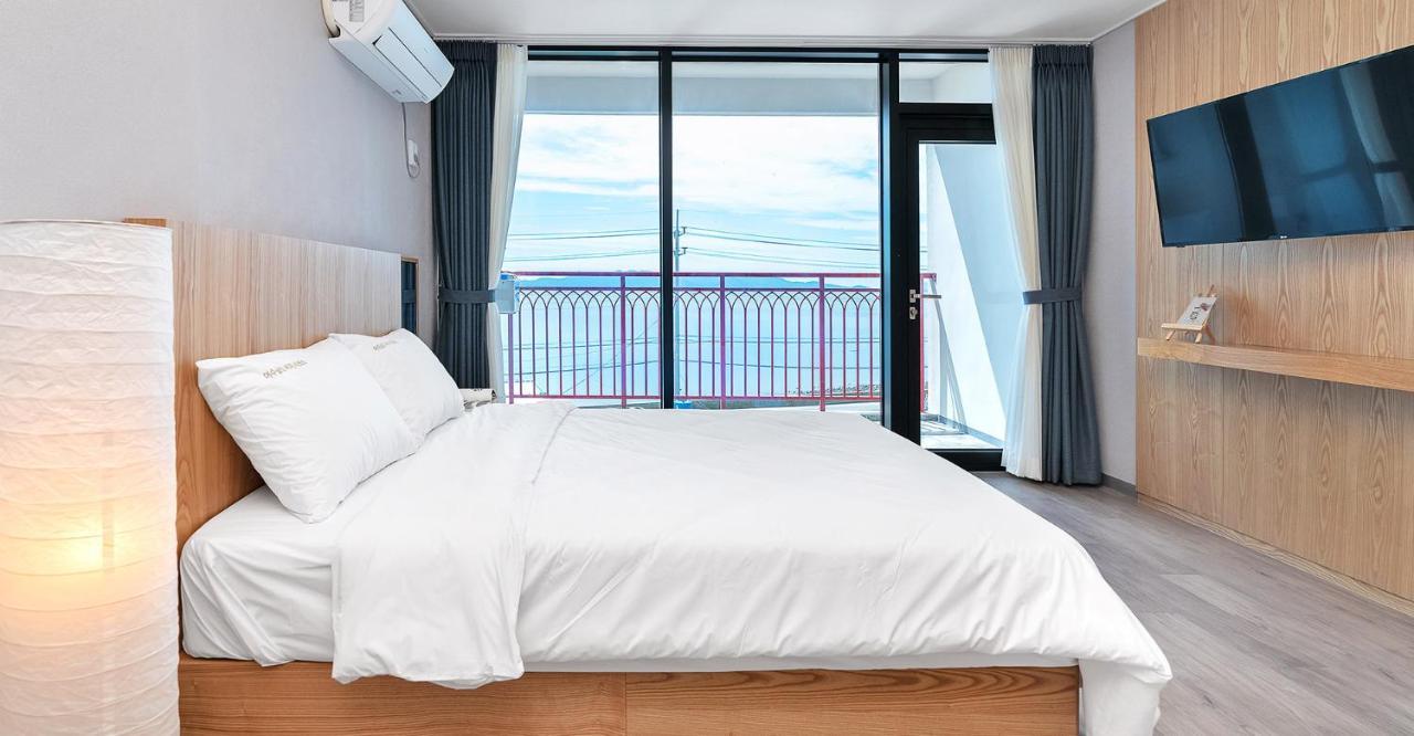 Gold Beach Resort Yeosu Buitenkant foto
