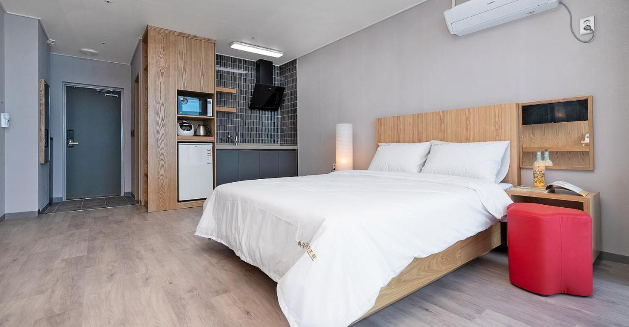 Gold Beach Resort Yeosu Buitenkant foto
