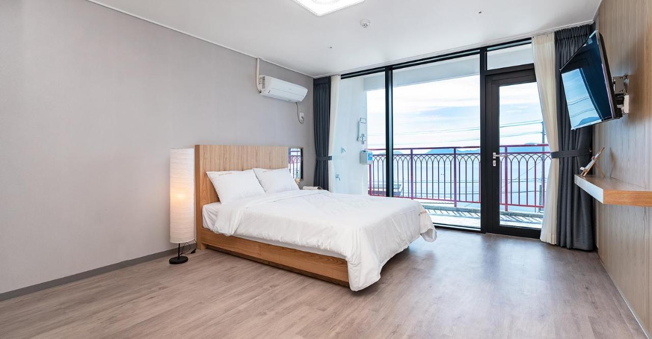 Gold Beach Resort Yeosu Buitenkant foto
