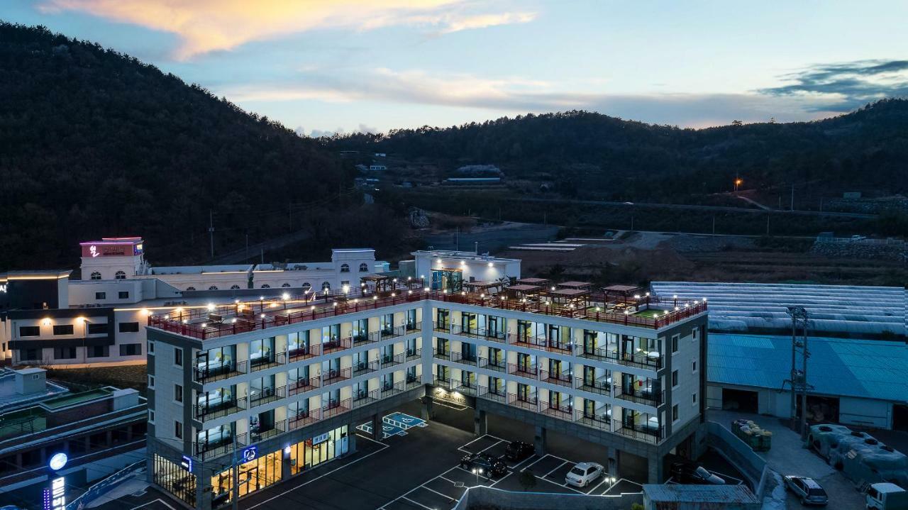 Gold Beach Resort Yeosu Buitenkant foto