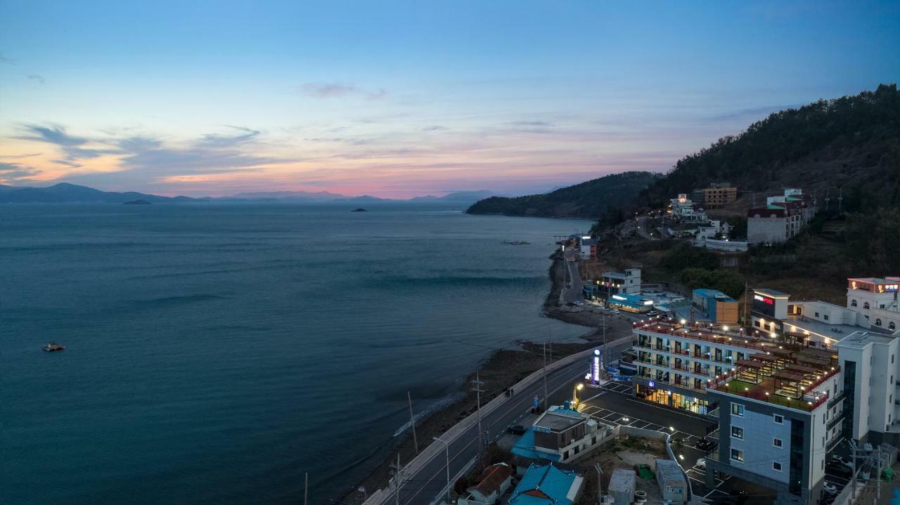 Gold Beach Resort Yeosu Buitenkant foto