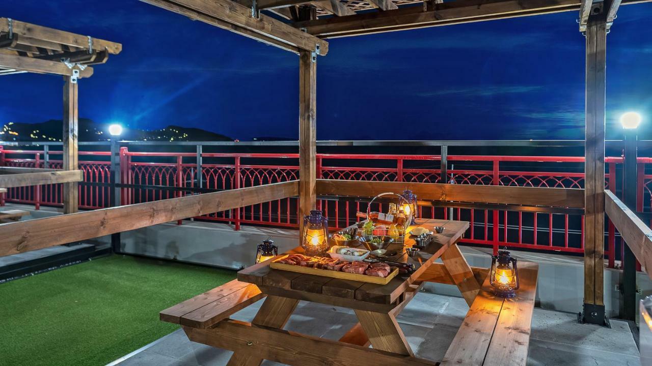 Gold Beach Resort Yeosu Buitenkant foto