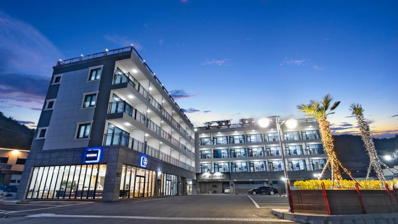 Gold Beach Resort Yeosu Buitenkant foto